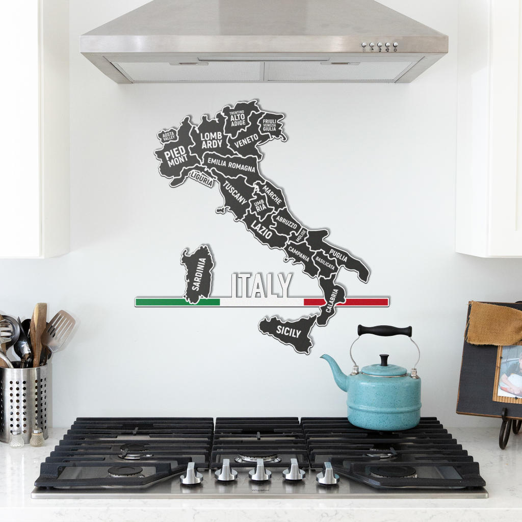 Mappa delle Regioni Italiane e Bandiera Minimalista - Arte in metallo colorato